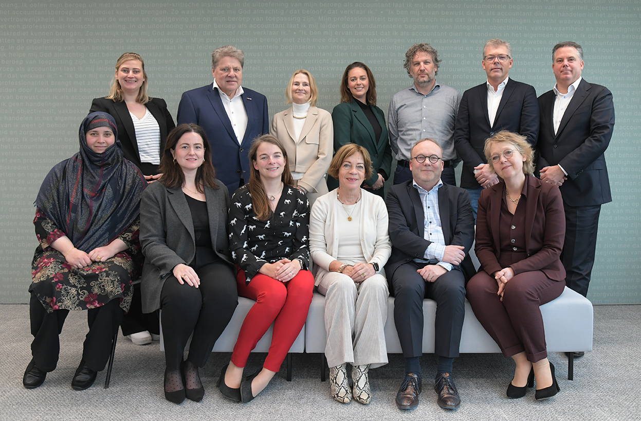 groepsfoto commissie en bureau december 2025